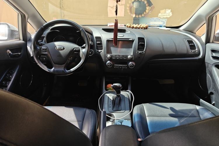 Used Kia K3 2013 1.6L Automatic DLX Center Console