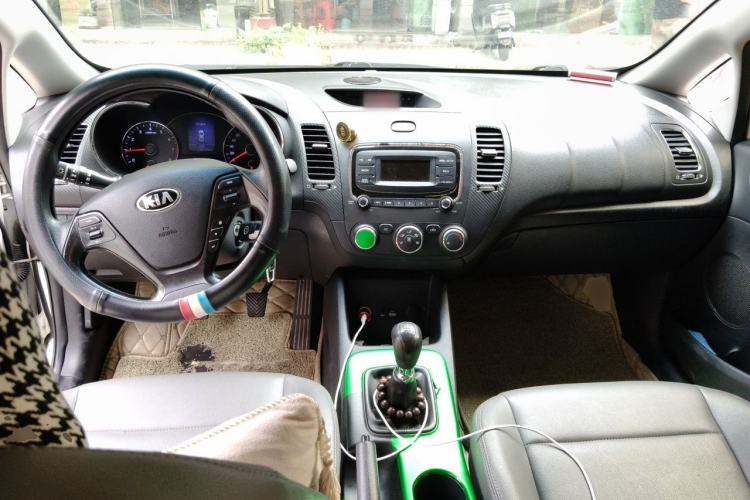 Used Kia K3 2013 1.6L Manual GL Center Console