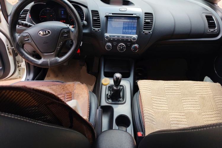Used Kia K3 2013 1.6L Manual GLS Center Console