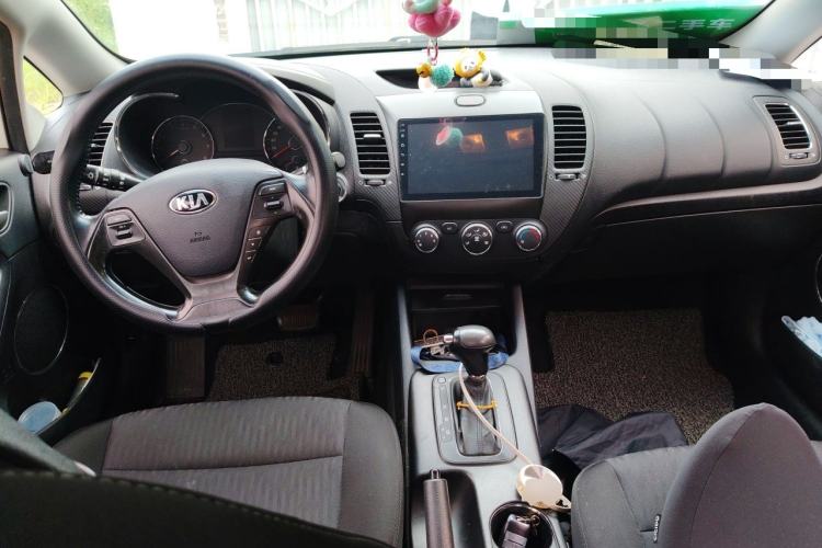 Used Kia K3 2013 1.6L Automatic GLS Center Console