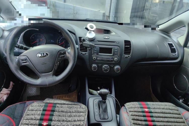 Used Kia K3 2013 1.6L Automatic GLS Center Console