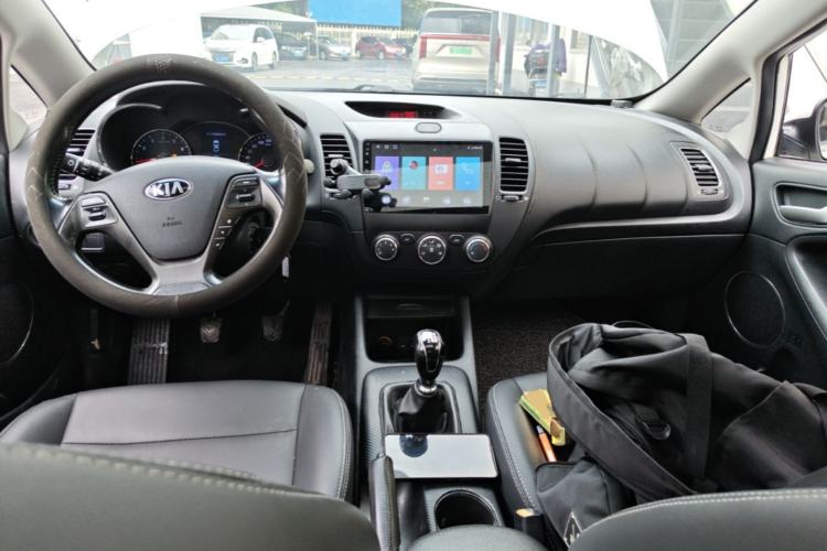 Used Kia K3 2013 1.6L Manual GLS Center Console