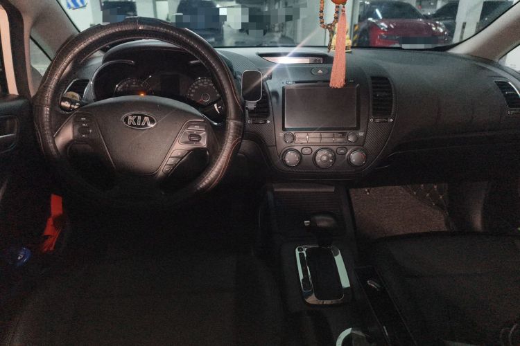 Used Kia K3 2013 1.6L Automatic GLS Center Console