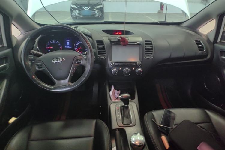 Used Kia K3 2013 1.6L Automatic GLS Center Console