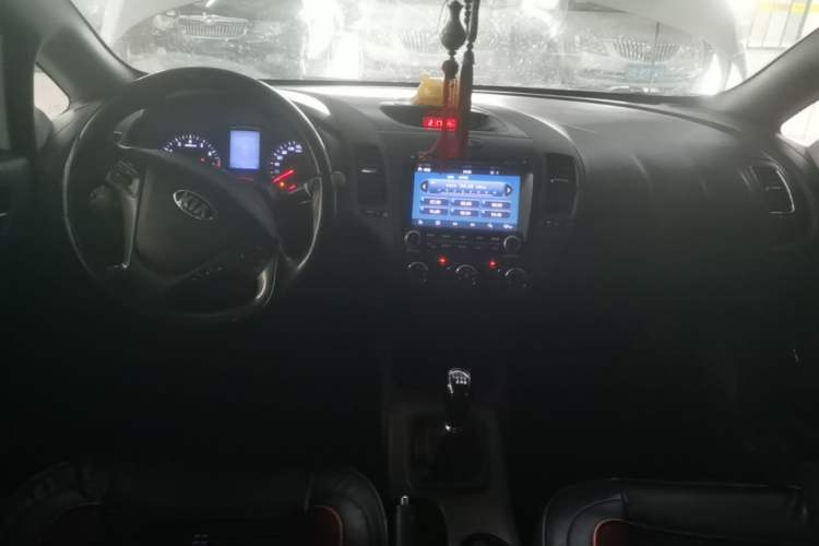 Used Kia K3 2013 1.6L Manual GLS Center Console