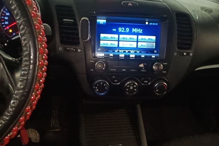 Used Kia K3 2013 1.6L Manual GLS Center Console