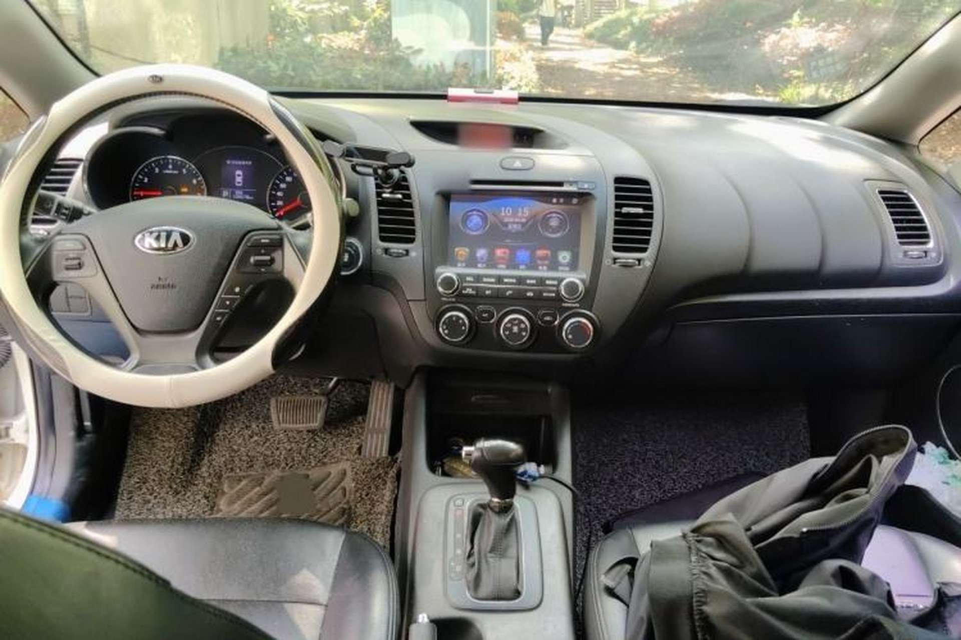 Used Kia K3 2013 1.6L Automatic GLS Center Console