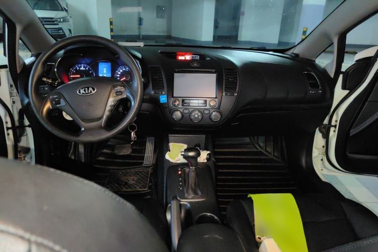 Used Kia K3 2013 1.6L Automatic GL Center Console