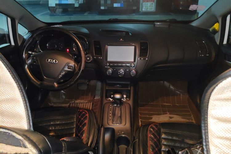 Used Kia K3 2013 1.6L Automatic GLS Center Console