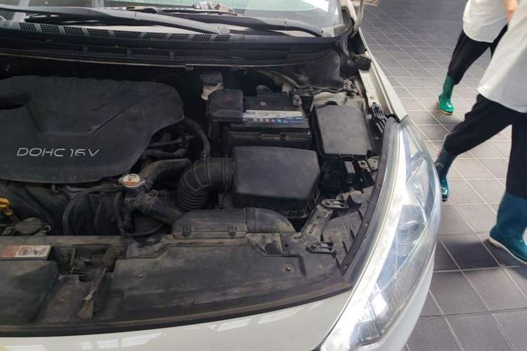Used Kia K3 2013 1.6L Automatic GLS Engine Bay Left