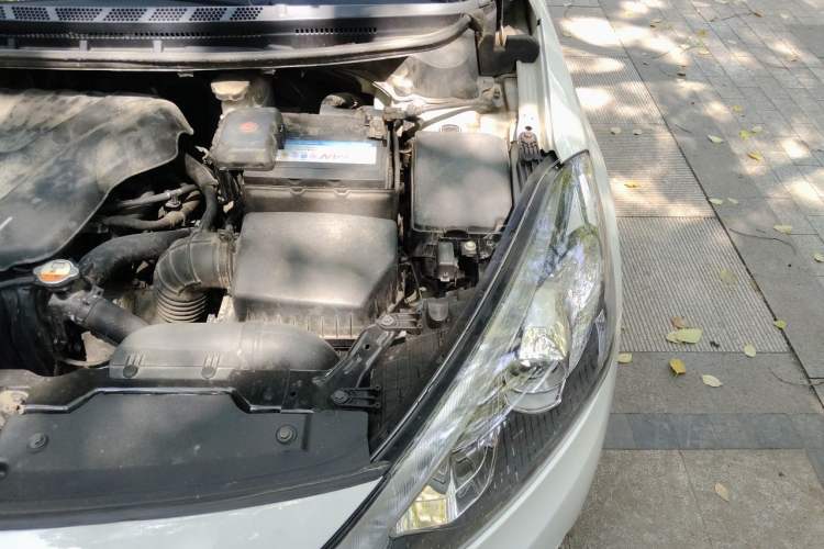 Used Kia K3 2013 1.6L Automatic GLS Engine Bay Left