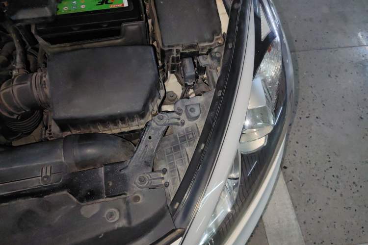 Used Kia K3 2013 1.6L Automatic GL Engine Bay Left