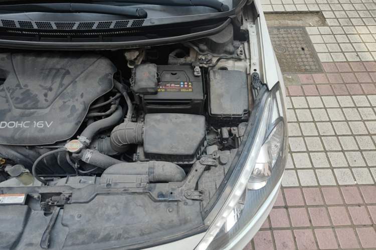 Used Kia K3 2013 1.6L Automatic GLS Engine Bay Left