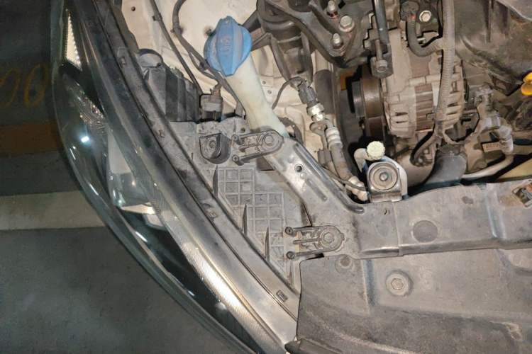 Used Kia K3 2013 1.6L Automatic GLS Engine Bay Right