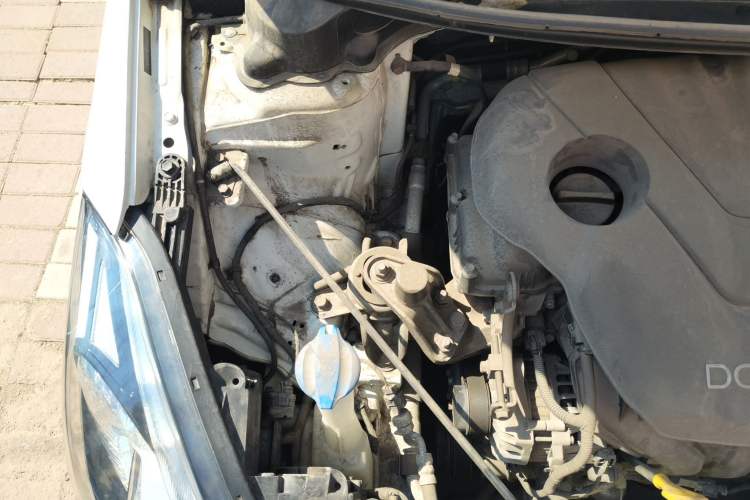 Used Kia K3 2013 1.6L Manual GLS Engine Bay Right