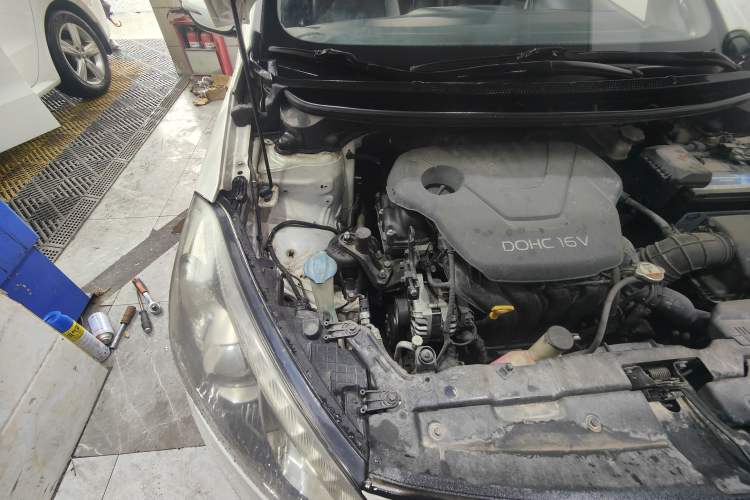 Used Kia K3 2013 1.6L Automatic GLS Engine Bay Right