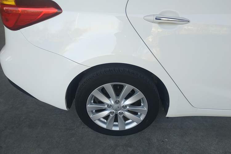 Used Kia K3 2013 1.6L Automatic GLS Exterior 8