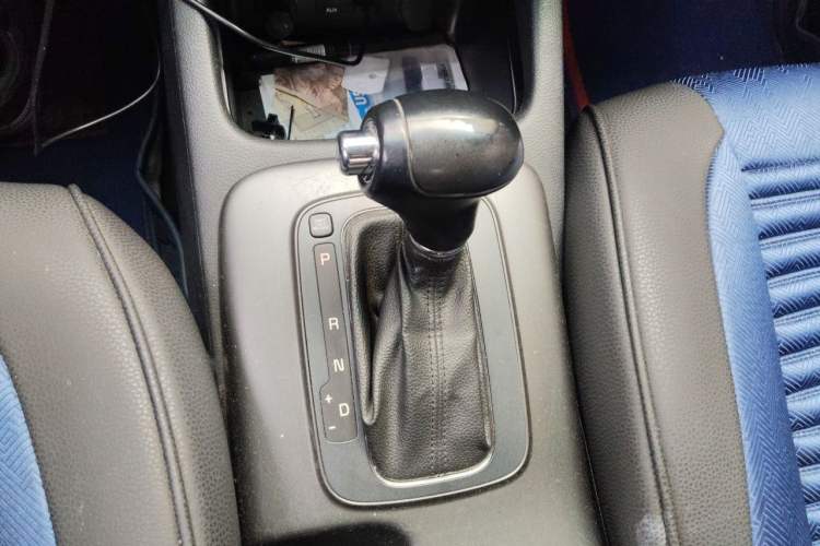 Used Kia K3 2013 1.6L Automatic GLS Gear Lever