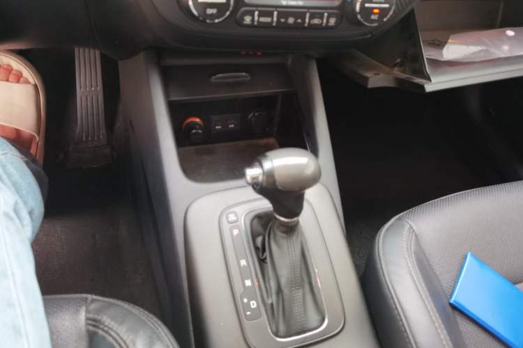 Used Kia K3 2013 1.6L Automatic DLX Gear Lever
