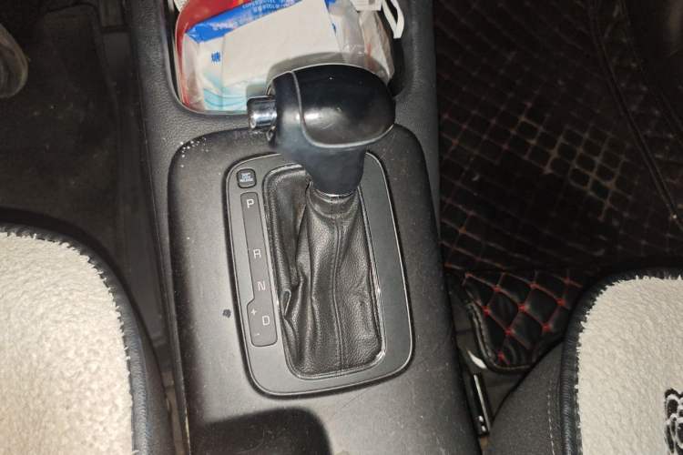 Used Kia K3 2013 1.6L Automatic GLS Gear Lever