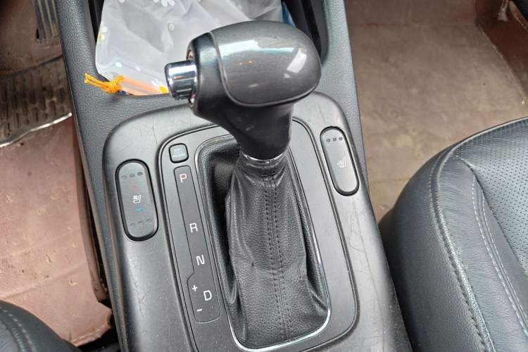 Used Kia K3 2013 1.6L Automatic Premium Gear Lever