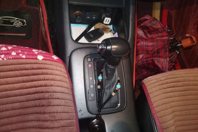 Used Kia K3 2013 1.6L Automatic GLS Gear Lever