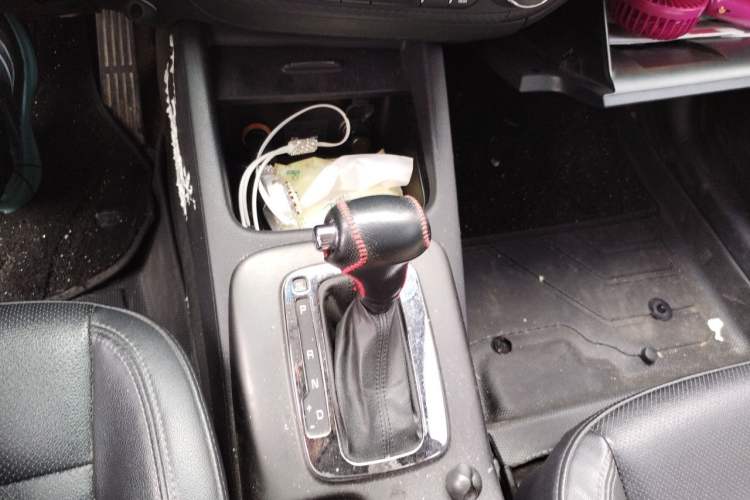 Used Kia K3 2013 1.6L Automatic DLX Gear Lever