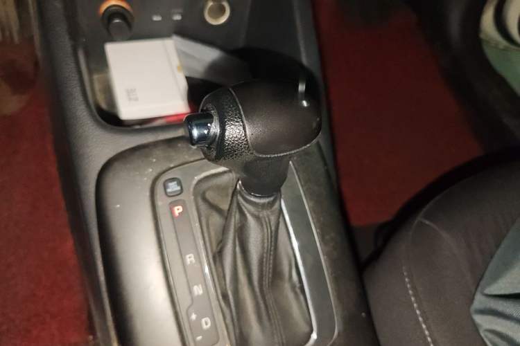 Used Kia K3 2013 1.6L Automatic GL Gear Lever