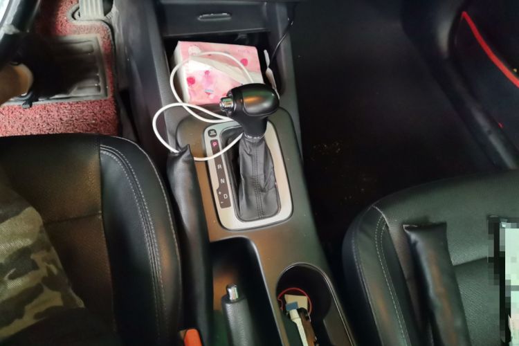 Used Kia K3 2013 1.6L Automatic DLX Gear Lever