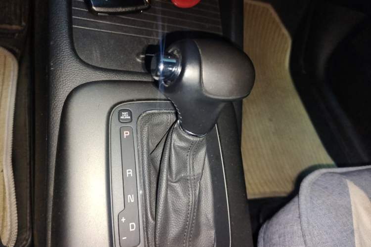 Used Kia K3 2013 1.6L Automatic GLS Gear Lever
