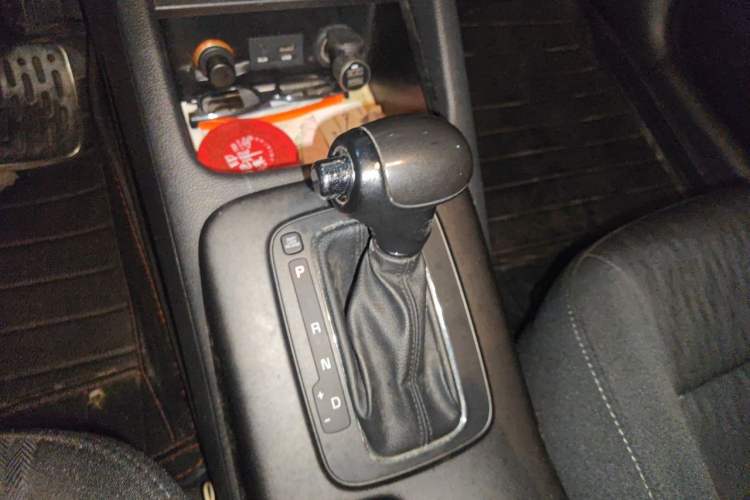 Used Kia K3 2013 1.6L Automatic GLS Gear Lever