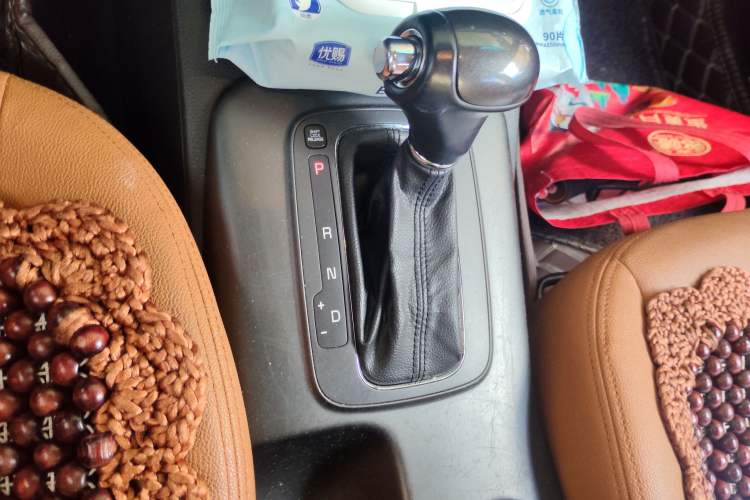 Used Kia K3 2013 1.6L Automatic GLS Gear Lever