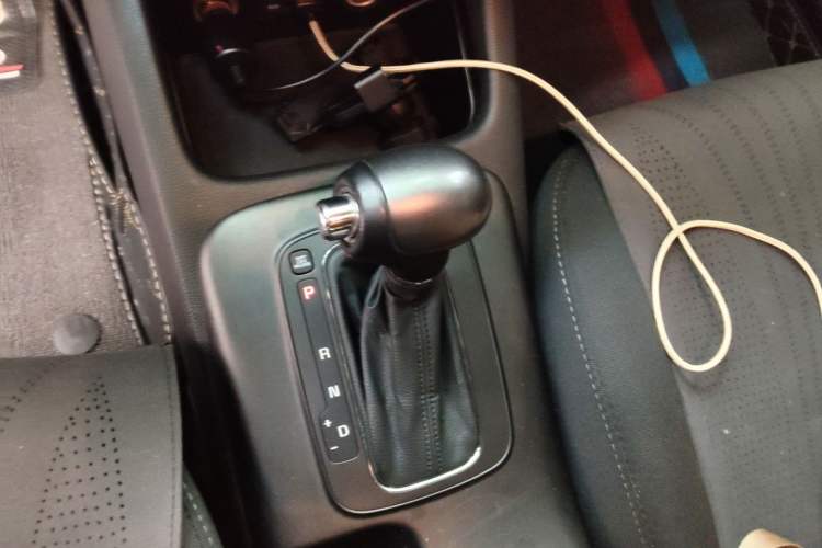 Used Kia K3 2013 1.6L Automatic GLS Gear Lever
