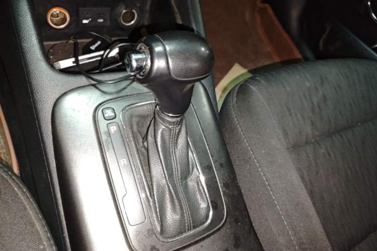 Used Kia K3 2013 1.6L Automatic GLS Gear Lever
