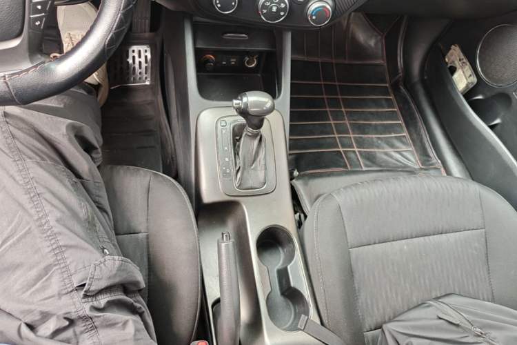 Used Kia K3 2013 1.6L Automatic GLS Gear Lever