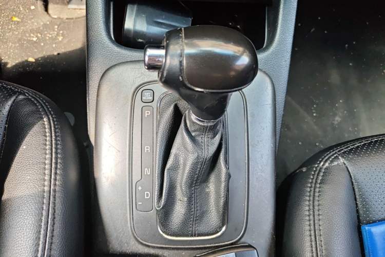 Used Kia K3 2013 1.6L Automatic GLS Gear Lever