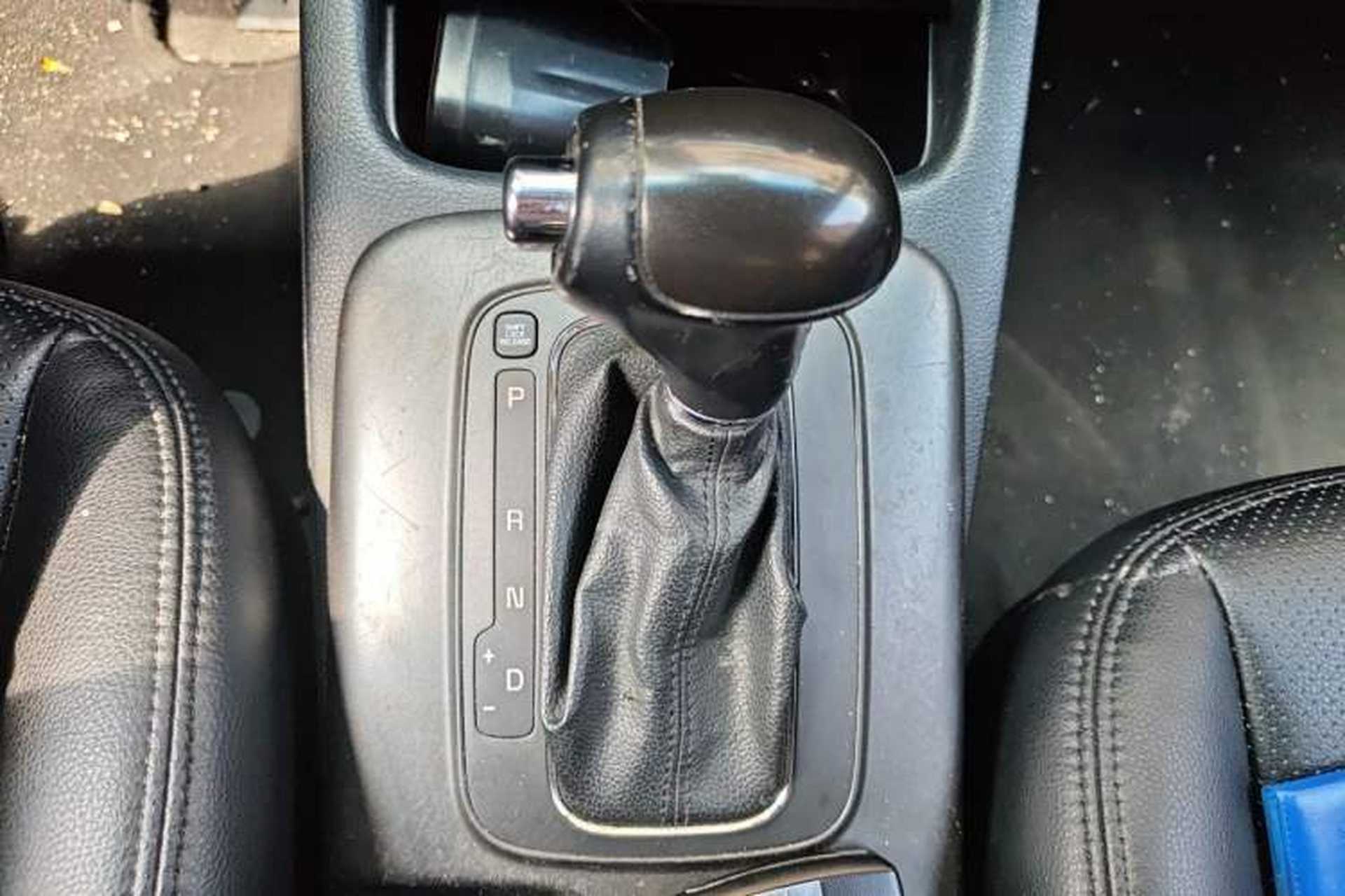 Used Kia K3 2013 1.6L Automatic GLS Gear Lever