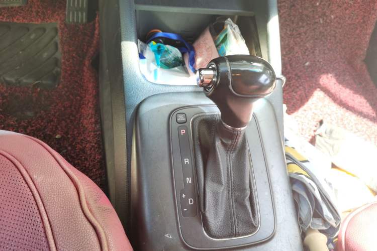Used Kia K3 2013 1.6L Automatic GLS Gear Lever