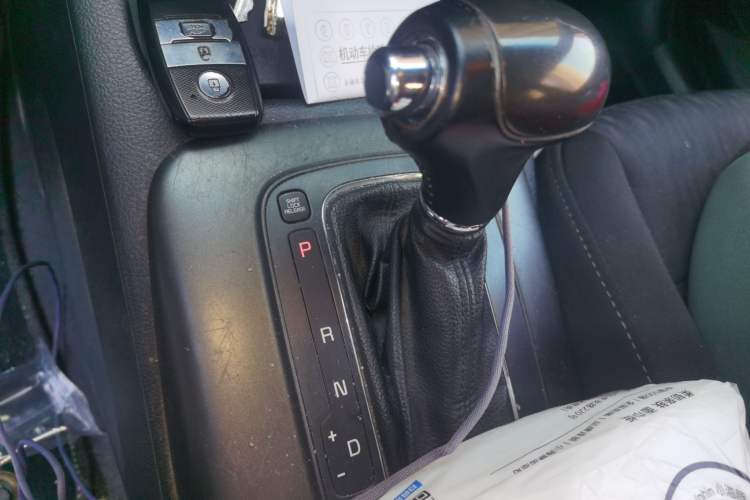 Used Kia K3 2013 1.6L Automatic GLS Gear Lever