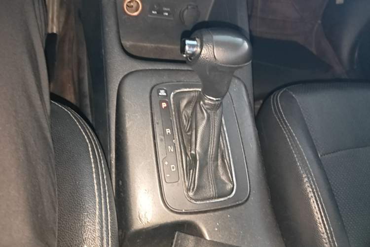 Used Kia K3 2013 1.6L Automatic GL Gear Lever