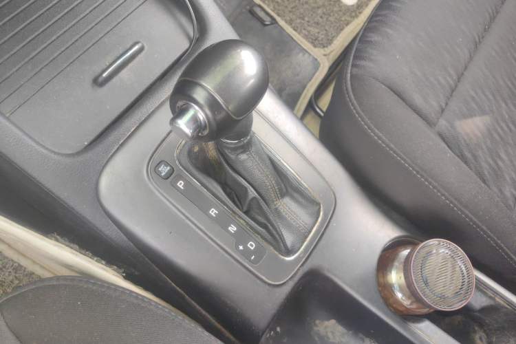 Used Kia K3 2013 1.6L Automatic GLS Gear Lever