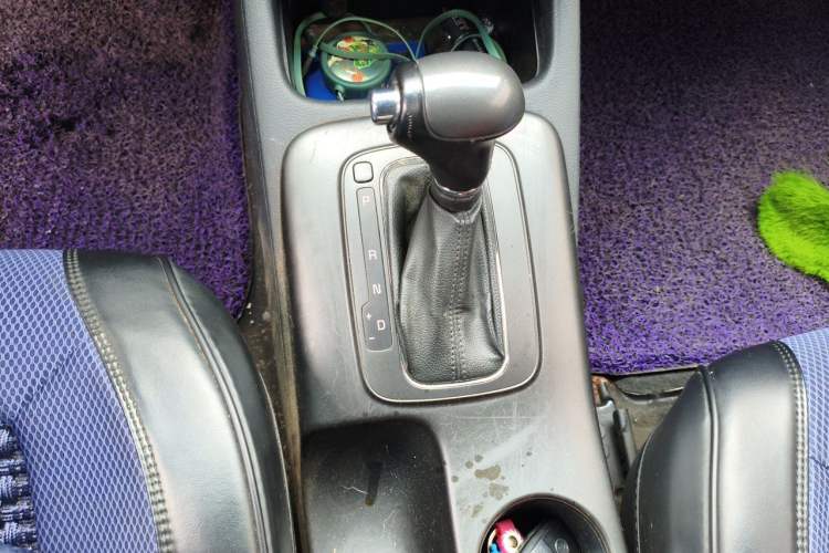 Used Kia K3 2013 1.6L Automatic DLX Gear Lever