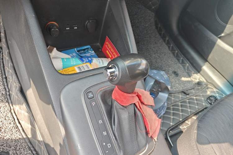 Used Kia K3 2013 1.6L Automatic GL Gear Lever