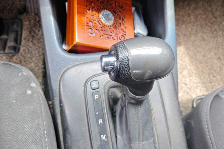 Used Kia K3 2013 1.6L Automatic GL Gear Lever