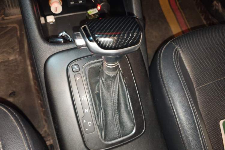 Used Kia K3 2013 1.6L Automatic DLX Gear Lever