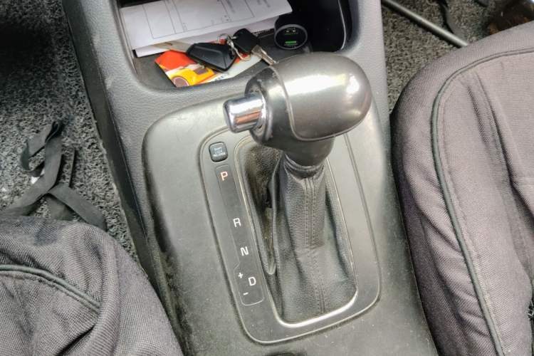 Used Kia K3 2013 1.6L Automatic GLS Gear Lever