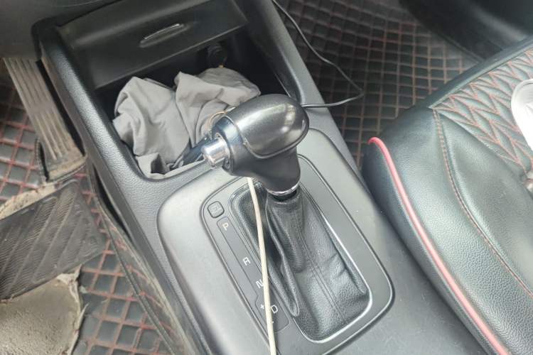 Used Kia K3 2013 1.6L Automatic GLS Gear Lever