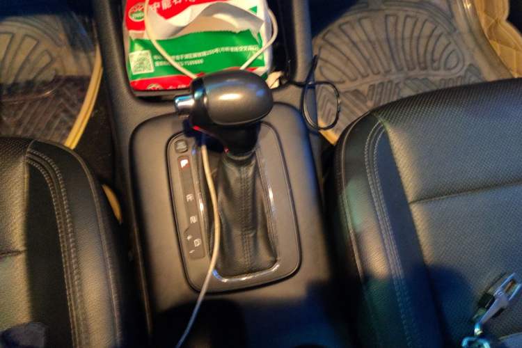 Used Kia K3 2013 1.6L Automatic DLX Gear Lever