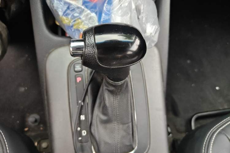 Used Kia K3 2013 1.6L Automatic GL Gear Lever
