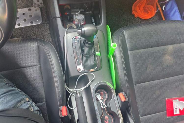 Used Kia K3 2013 1.6L Automatic DLX Gear Lever